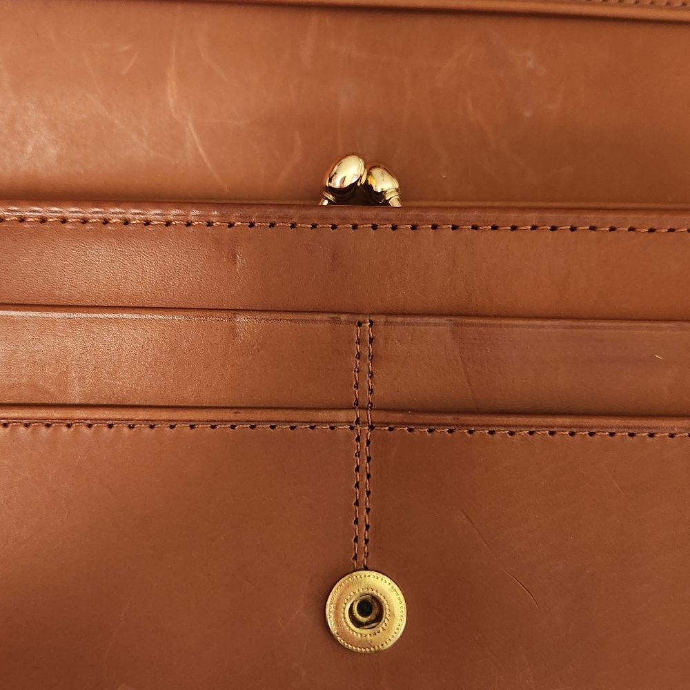 Vintage Coach Glove-Tanned Leather Wallet With Kisslock - Picture 13 of 13